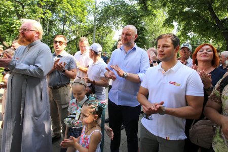 Алексеевский сквер торжественно открыли после реставрации (фоторепортаж)