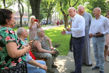 Алексеевский сквер торжественно открыли после реставрации (фоторепортаж)