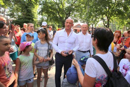 Алексеевский сквер торжественно открыли после реставрации (фоторепортаж)