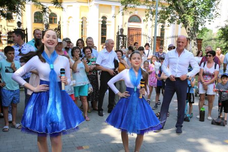 Алексеевский сквер торжественно открыли после реставрации (фоторепортаж)