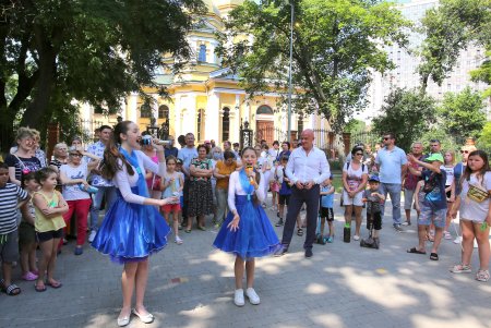 Алексеевский сквер торжественно открыли после реставрации (фоторепортаж)