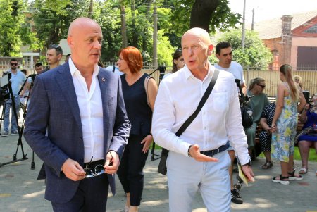 Алексеевский сквер торжественно открыли после реставрации (фоторепортаж)