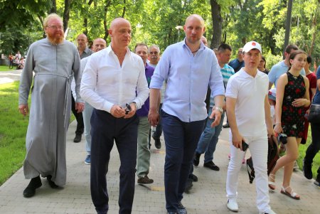 Алексеевский сквер торжественно открыли после реставрации (фоторепортаж)