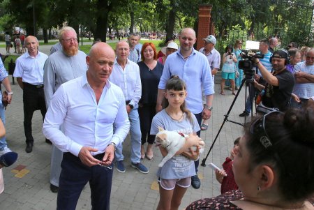 Алексеевский сквер торжественно открыли после реставрации (фоторепортаж)