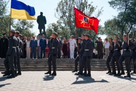 День Конституции: одесситы возложили цветы к памятнику Тарасу Шевченко (фото)