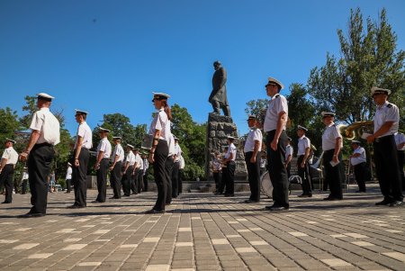 Возложение цветов к памятнику Тарасу Шевченко по случаю Дня Конституции (фоторепортаж)
