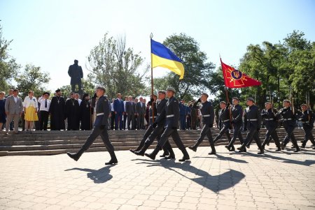 Возложение цветов к памятнику Тарасу Шевченко по случаю Дня Конституции (фоторепортаж)