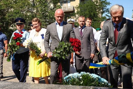 Возложение цветов к памятнику Тарасу Шевченко по случаю Дня Конституции (фоторепортаж)