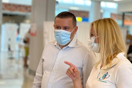 И.о. директора городского департамента здравоохранения: «Почти 3000 прививок в день — это наш общий, большой и ошеломляющий успех» (фото) 
