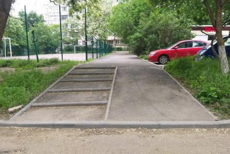 На Академика Вильямса капитально ремонтируют покрытие внутриквартального проезда (фото)
