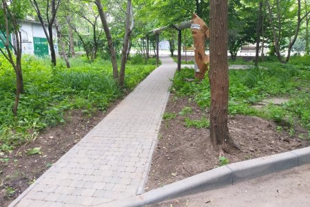 На Академика Вильямса капитально ремонтируют покрытие внутриквартального проезда (фото)
