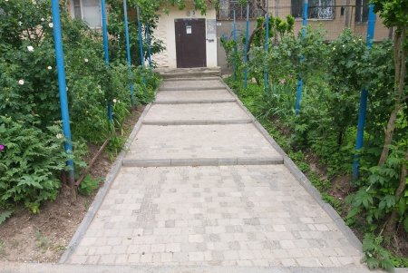 На Академика Вильямса капитально ремонтируют покрытие внутриквартального проезда (фото)
