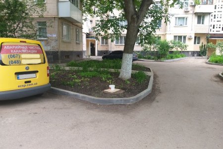 На Академика Вильямса капитально ремонтируют покрытие внутриквартального проезда (фото)