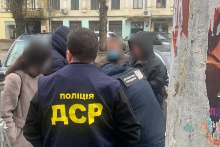 Сотрудница миграционной службы, взявшая 1200 $ за вид на жительство, предстанет перед судом