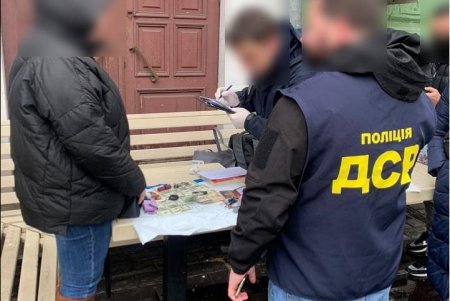 Сотрудница миграционной службы, взявшая 1200 $ за вид на жительство, предстанет перед судом