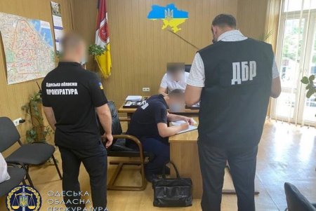 В Одесской области начальник райотдела полиции за взятку передал иностранцу угнанный Range Rover