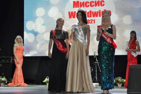 В Летнем театре назвали имена победительниц национального конкурса красоты (фото)