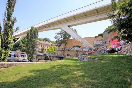 Сквер Жанны Лябурб – место, ожидающее перемены (фоторепортаж)