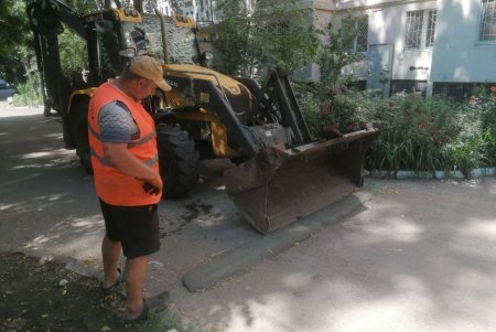 Незаконно установленные юнипаркеры и «лежачие полицейские» демонтировали в Малиновском и Суворовском районах (фото)