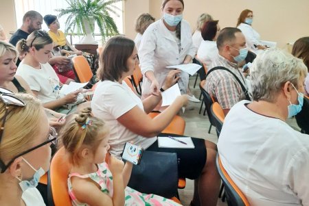 В Суворовском районе медики провели занятие «Школы сахарного диабета» для родителей