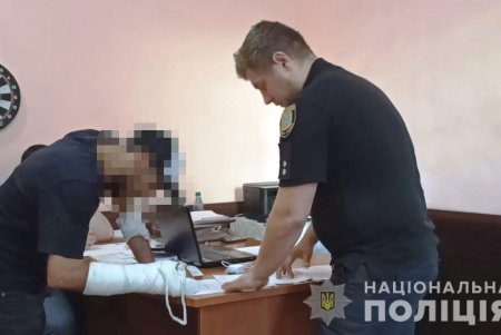 В подземном переходе рядом с вокзалом иностранец ударил одессита ножом в спину (фото, видео)