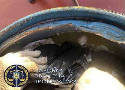 Старпому судна, сбросившего в порту «Южный» 8,5 тонн пальмового масла, сообщено о подозрении
