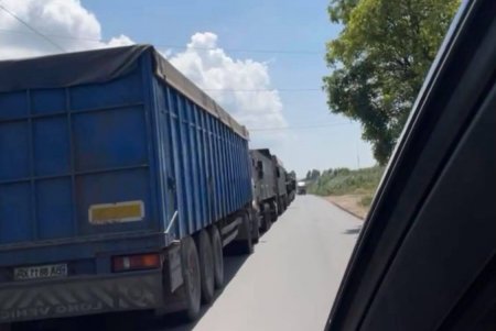«Эти машины должны стоять за городом, а не находиться в частном секторе», - депутат Марина Лозовенко о большегрузном коллапсе на Балтской дороге