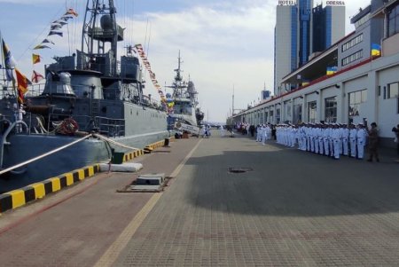 Парад воздушной и морской авиации провели ко Дню ВМС (фото, видео)