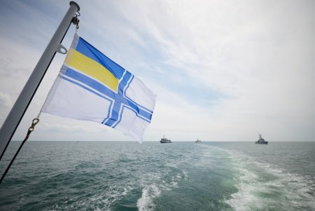 Парад воздушной и морской авиации провели ко Дню ВМС (фото, видео)