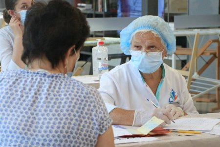 За день в одесских центрах массовой вакцинации прививку против COVID-19 получили 2689 человек (фото)