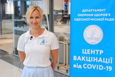 За день в одесских центрах массовой вакцинации прививку против COVID-19 получили 2689 человек (фото)