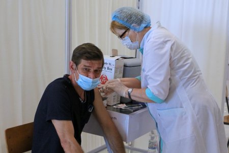 За день в одесских центрах массовой вакцинации прививку против COVID-19 получили 2689 человек (фото)