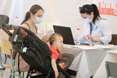 За день в одесских центрах массовой вакцинации прививку против COVID-19 получили 2689 человек (фото)