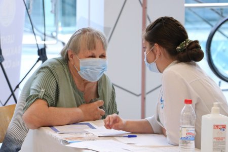 За день в одесских центрах массовой вакцинации прививку против COVID-19 получили 2689 человек (фото)