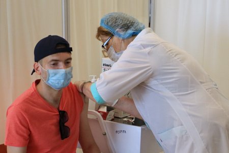 За день в одесских центрах массовой вакцинации прививку против COVID-19 получили 2689 человек (фото)