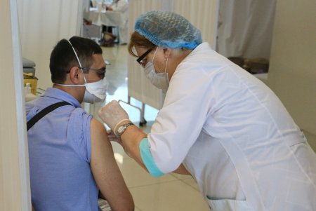 За день в одесских центрах массовой вакцинации прививку против COVID-19 получили 2689 человек (фото)
