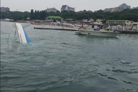 В районе «Ланжерона» перевернулась яхта, участвовавшая в регате: капитан спасен, а его транспорт отбуксирован (фото)