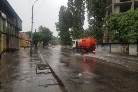В Одессе выпало больше половины месячной нормы осадков: коммунальщики работают в усиленном режиме (фото)
