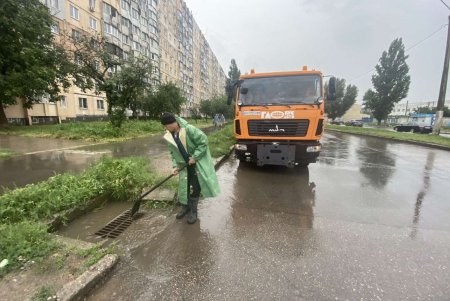 В Одессе выпало больше половины месячной нормы осадков: коммунальщики работают в усиленном режиме (фото)