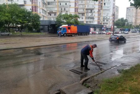 В Одессе выпало больше половины месячной нормы осадков: коммунальщики работают в усиленном режиме (фото)