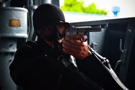 В одесском порту участники учений «Си-Бриз» штурмовали украинское судно и освобождали заложников (фото) 