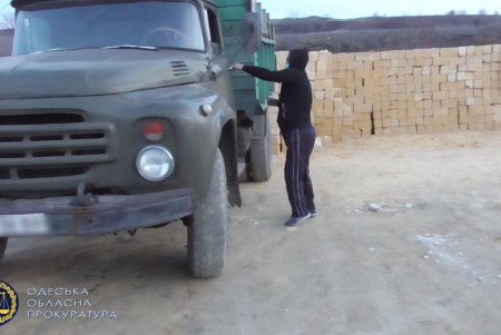 Трое жителей Дачненской ОТГ из самовольно прорытых шахт добыли ракушечника почти на два миллиона гривен