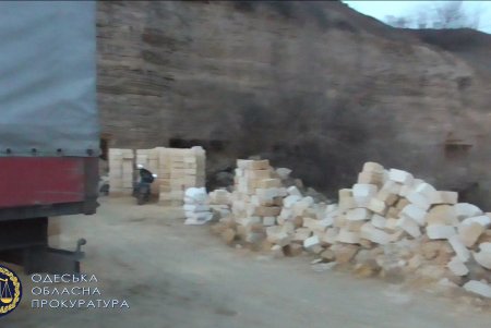Трое жителей Дачненской ОТГ из самовольно прорытых шахт добыли ракушечника почти на два миллиона гривен