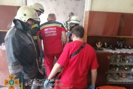 В квартире на Молдаванке рухнул потолок: погибла пожилая женщина (фото, обновлено)