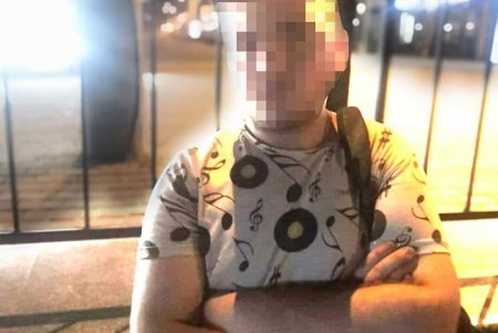 Грабитель на Привокзальной площади отобрал у прохожей телефон, но далеко уйти не успел (фото)