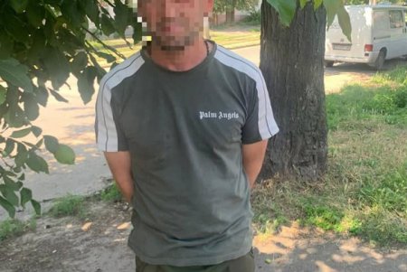 На Пересыпи патрульные с погоней задержали преступников: подозреваемые попали в ДТП и ранили полицейского (фото)