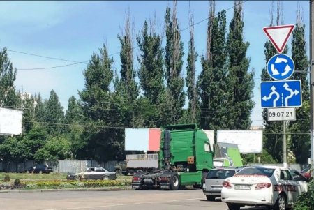 На перекрестке Добровольского и Заболотного с завтрашнего дня вводится круговое движение (фото)