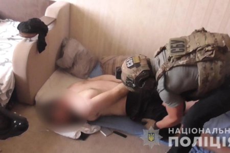 В Одессе два киевлянина сбывали фальшивую валюту: им грозит до 10 лет с конфискацией имущества (фото, видео)