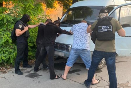 Пятеро мужчин систематически воровали ценное имущество и цветные металлы с территории Одесского нефтеперерабатывающего завода (фото) 
