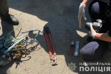 Пятеро мужчин систематически воровали ценное имущество и цветные металлы с территории Одесского нефтеперерабатывающего завода (фото) 